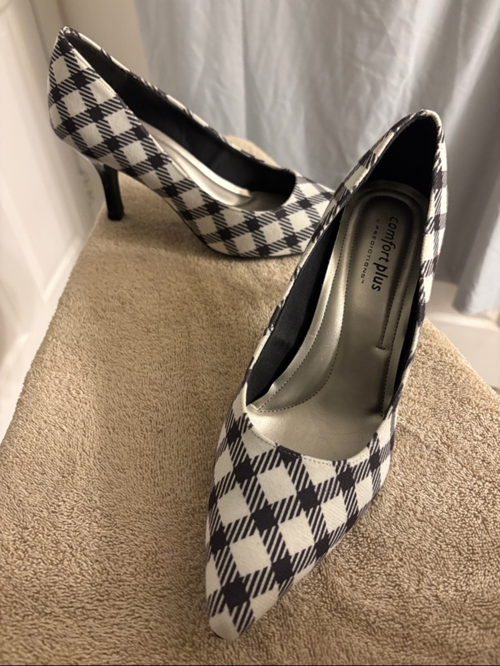 comfort plus by Predictions Black and White Plaid Pointed Pumps